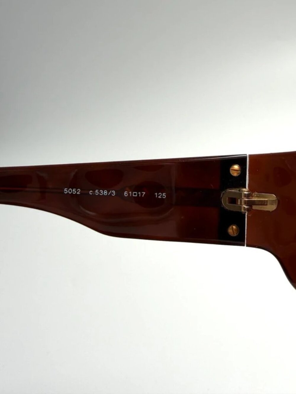 Authentic Chanel Sunglasses Wraparound Brown Quilted Gold Logo Monogram 5052 Vin - Picture 8 of 9